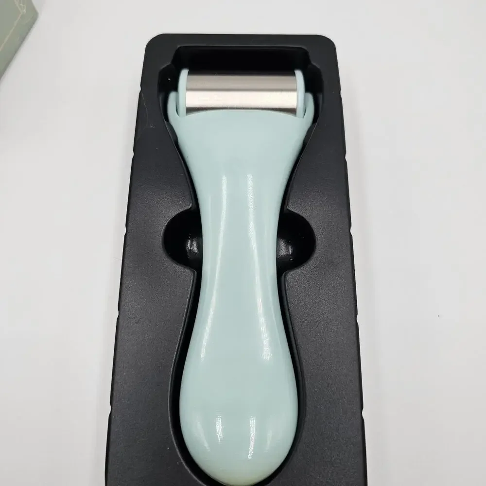 NEW in box‎ unused Chloe Emerald Cold Therapy Professional Ice Roller $26 Msrp